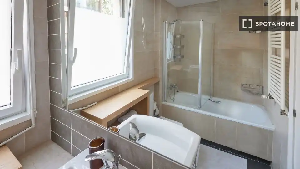 Bathroom of Flat for rent in Sant Cugat del Vallès  with Air Conditioner, Heating and Furnished
