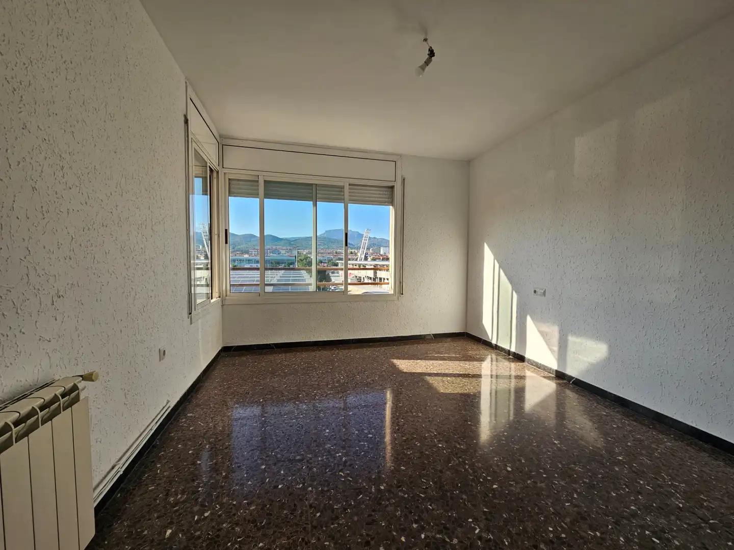 Außenansicht von Wohnung zum Verkauf in Terrassa mit Heizung und Balkon