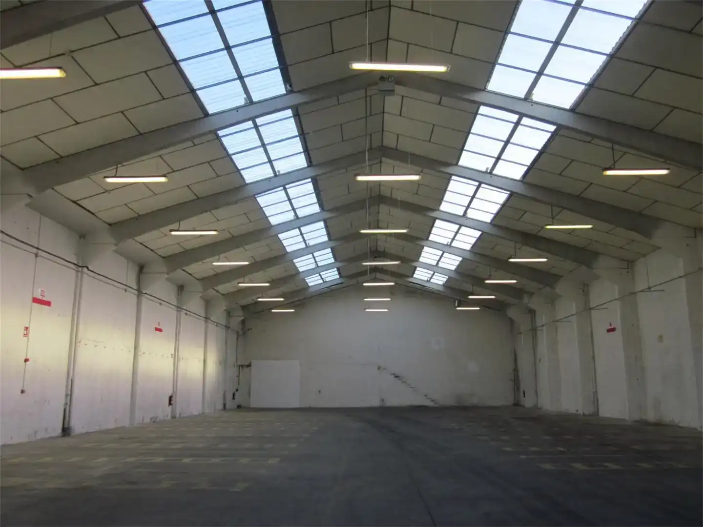 Fabrikhallen zur Miete in Viana