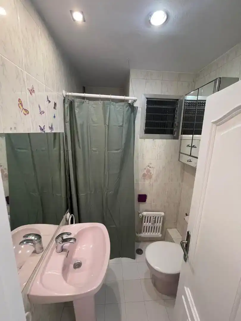 Badezimmer von Wohnung zur Miete in  Madrid Capital mit Klimaanlage