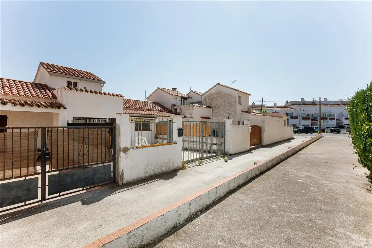 Casa aparellada amb piscina en venda a De La Illeta, imagen 11