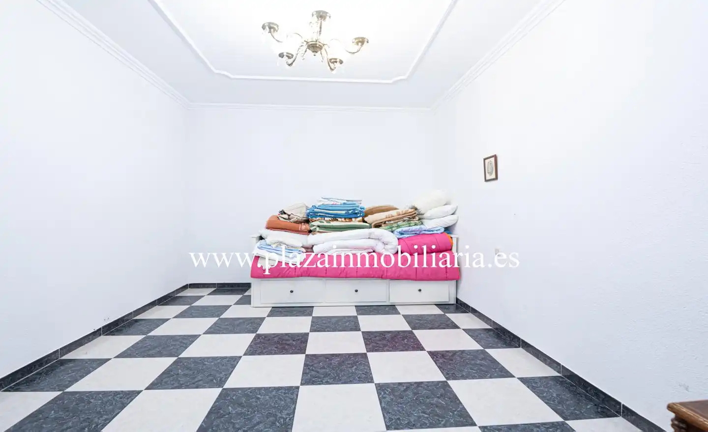 Habitación de Planta baja en venta en Lucena con Terraza y Trastero