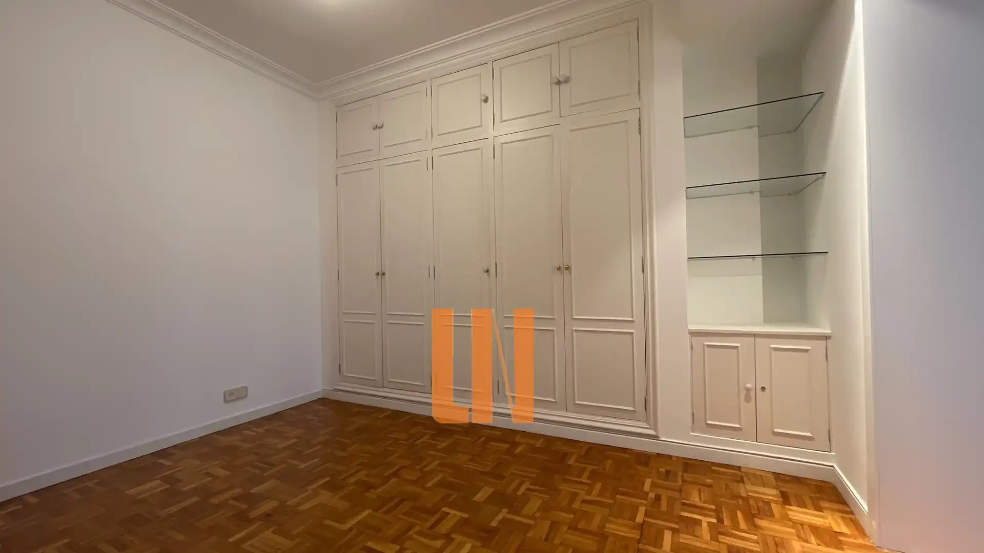 Schlafzimmer von Wohnung zur Miete in A Coruña Capital  mit Heizung, Parkett und Ofen