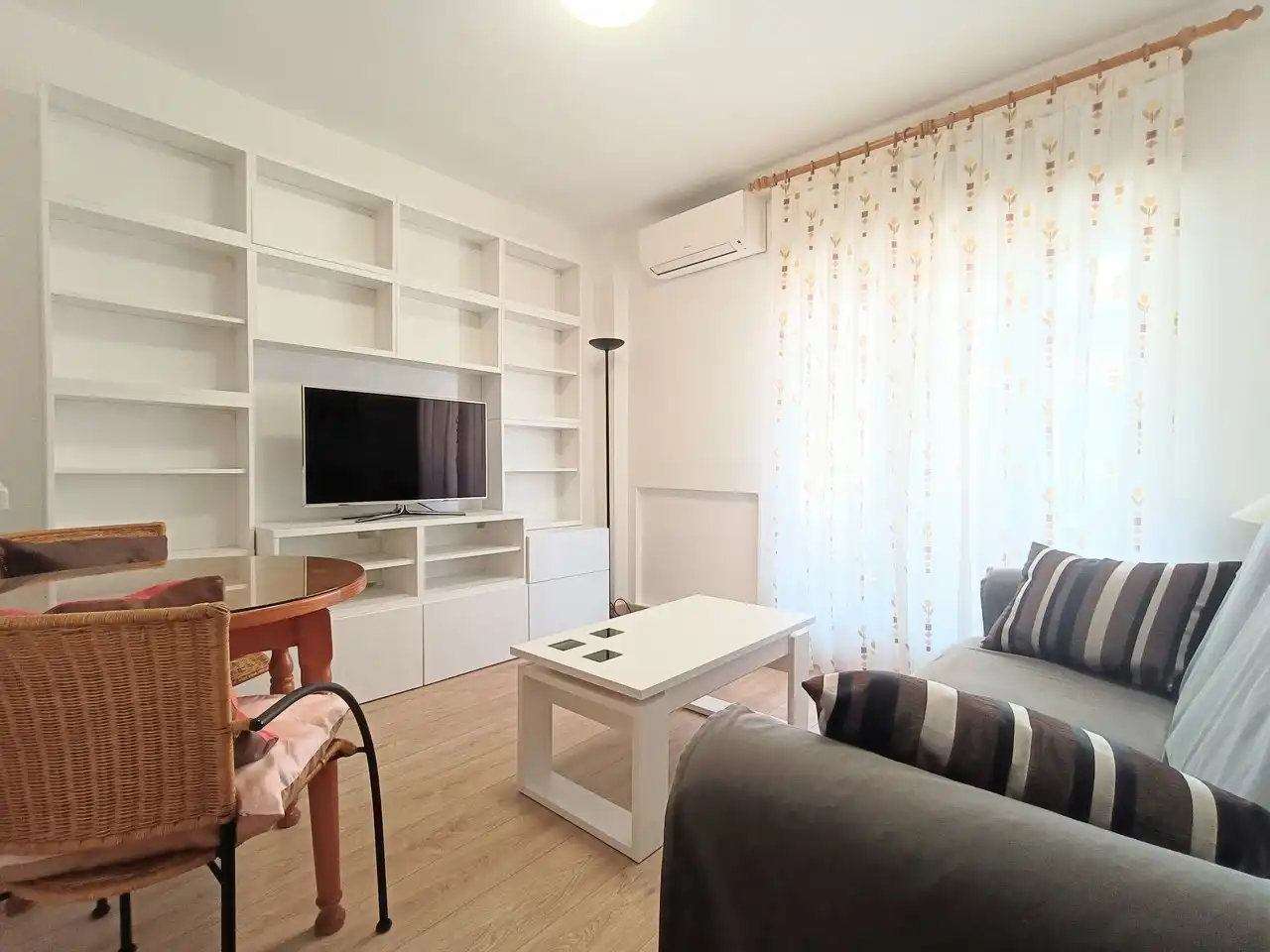 Sala de estar de Piso de alquiler en Madrid con Aire acondicionado, Terraza y Amueblado
