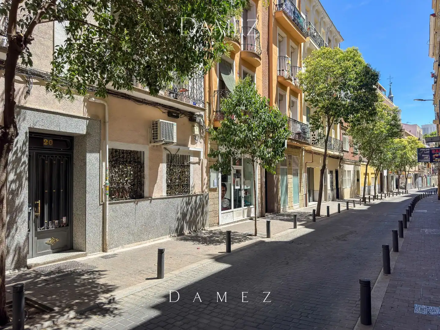 Vista exterior de Piso en venta en Madrid con Terraza y Alarma