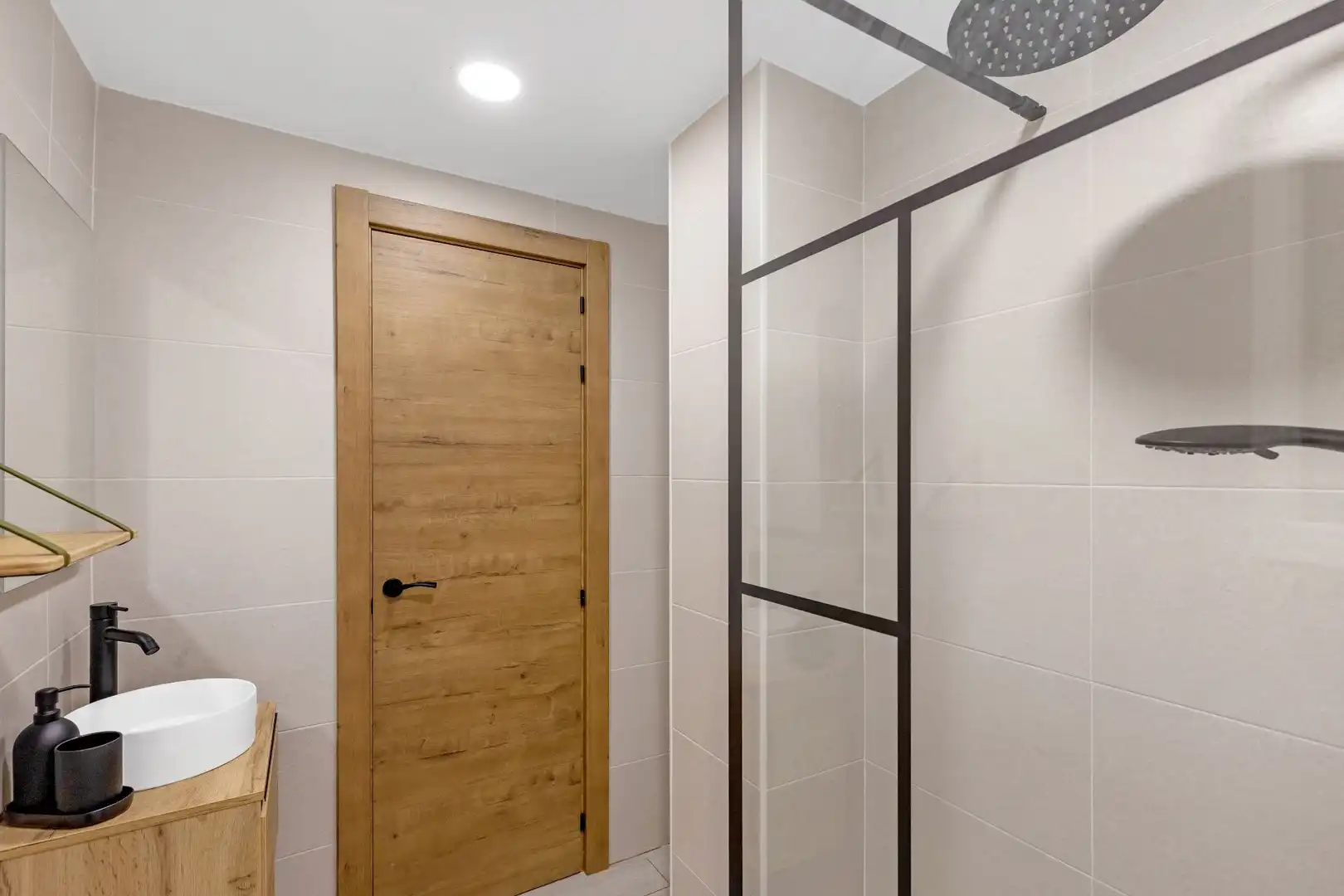 Baño de Apartamento en venta en Torrevieja con Terraza, Trastero y Amueblado