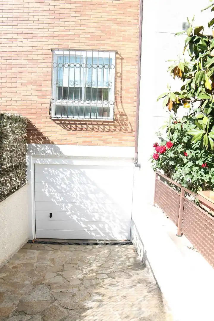 Casa adosada de alquiler en La Paloma - Asfain