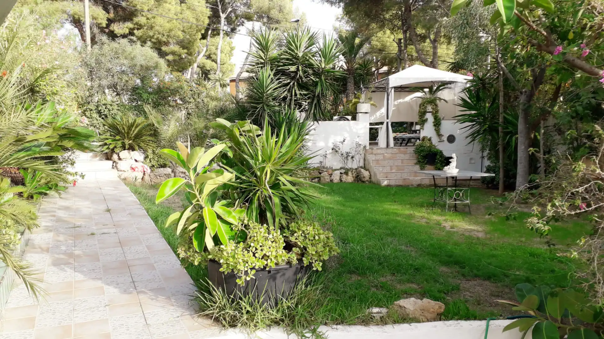 Jardí de Casa o xalet en venda en Castelldefels amb Aire condicionat, Calefacció i Jardí privat
