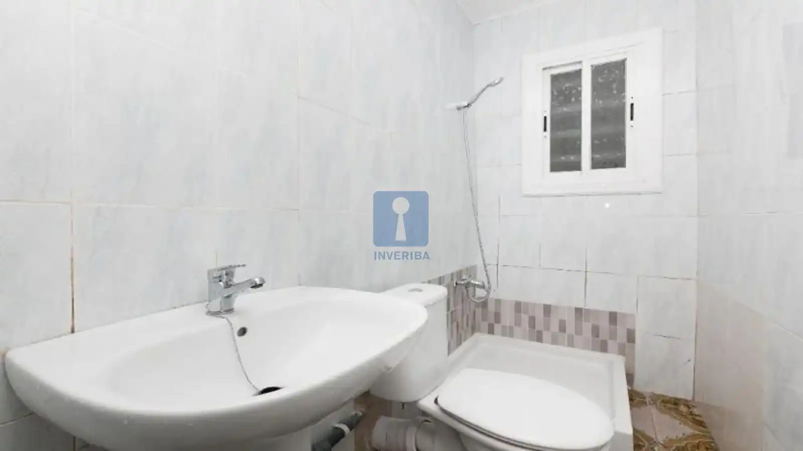 Bathroom of Flat for sale in Sabadell  with Terrace