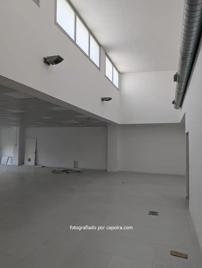 Büro zur Miete in Barcelona mit Klimaanlage, Heizung und Abstellraum
