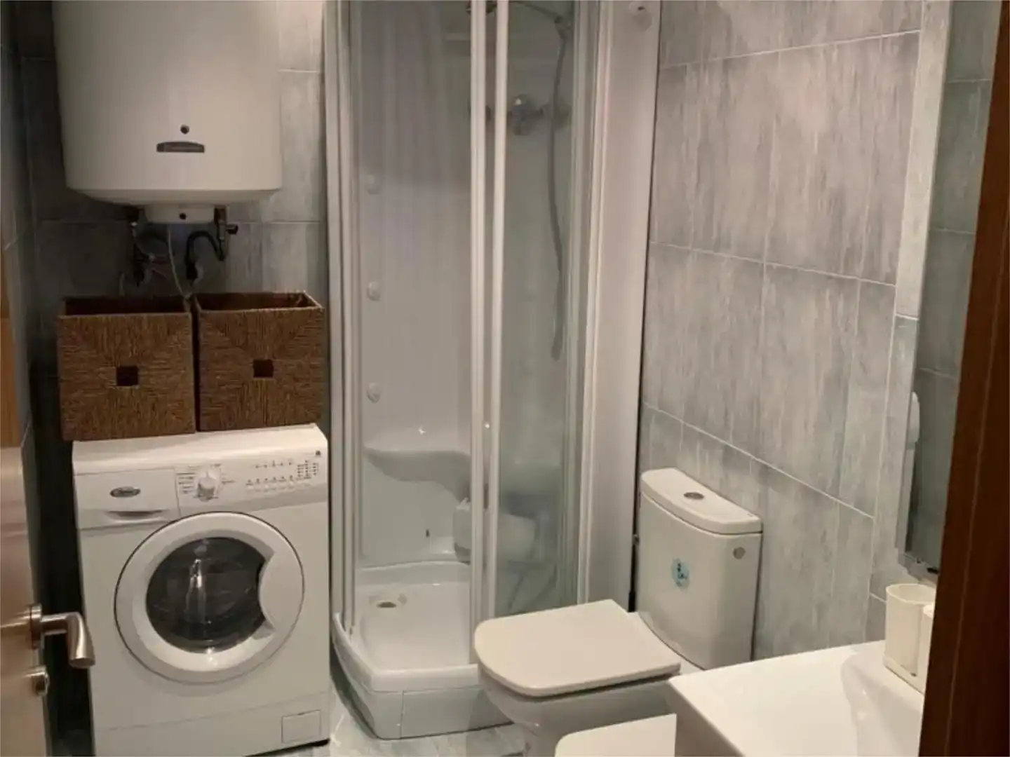 Badezimmer von Wohnung zur Miete in A Coruña Capital 
