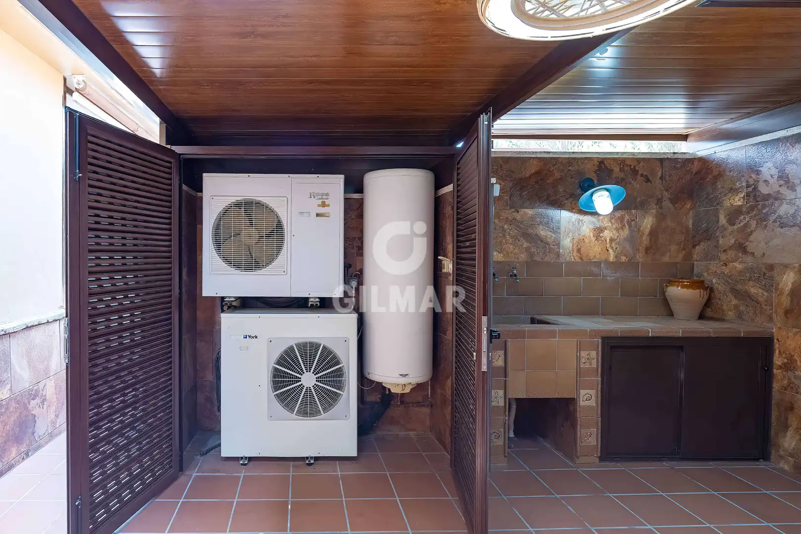Jardí de Casa o xalet en venda en Chiclana de la Frontera amb Calefacció, Jardí privat i Piscina