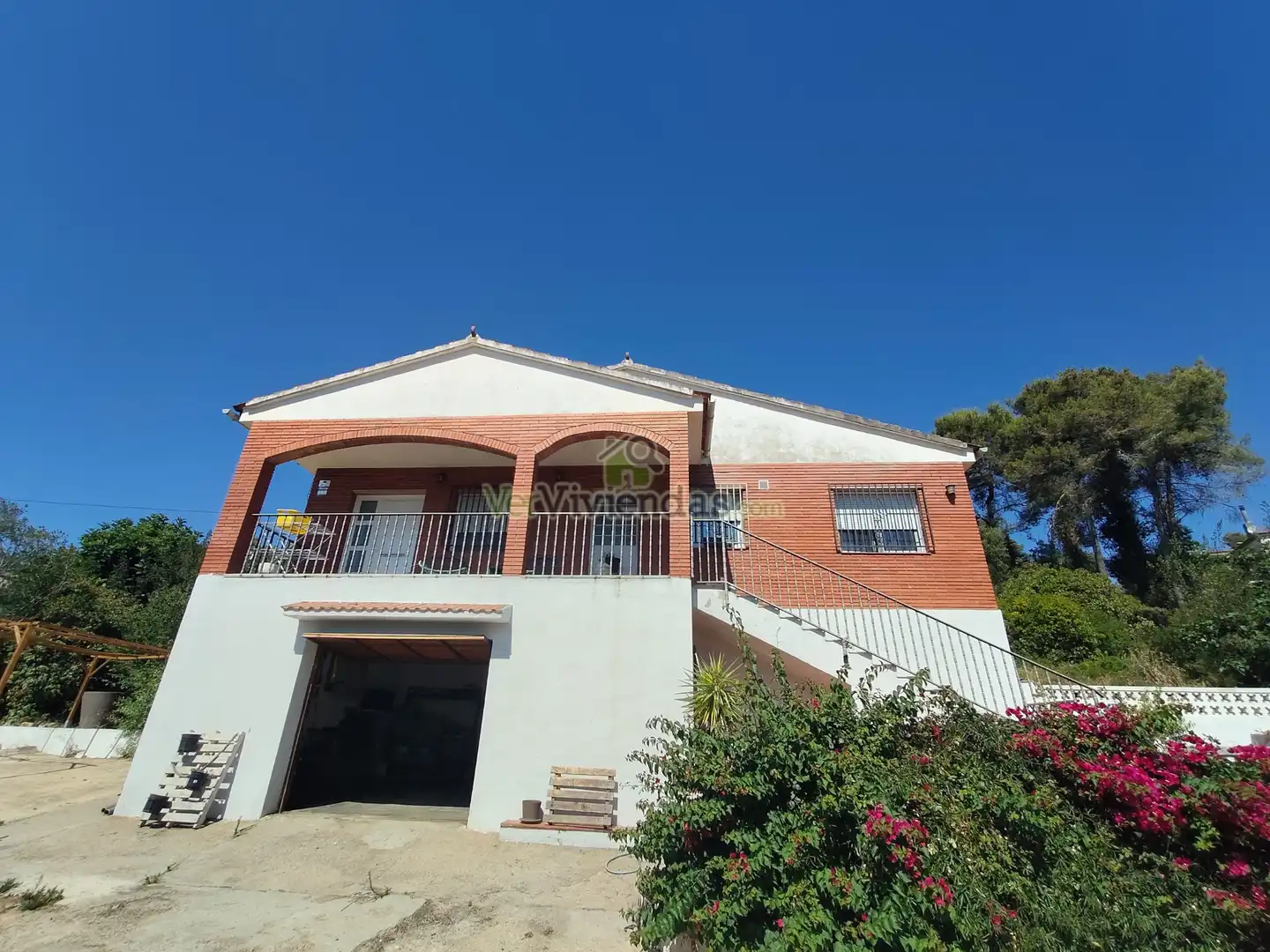 Vista exterior de Casa o xalet en venda en Vallirana amb Aire condicionat, Calefacció i Jardí privat
