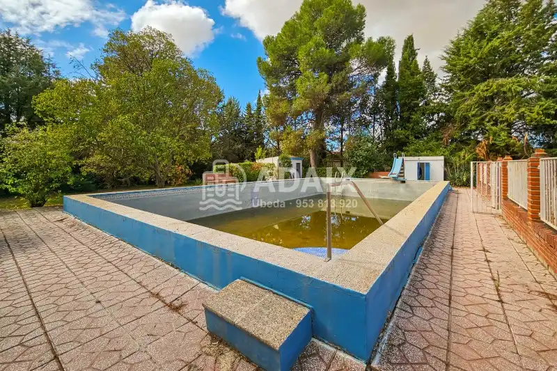 Piscina de Casa o chalet en venta en Úbeda con Terraza, Trastero y Balcón