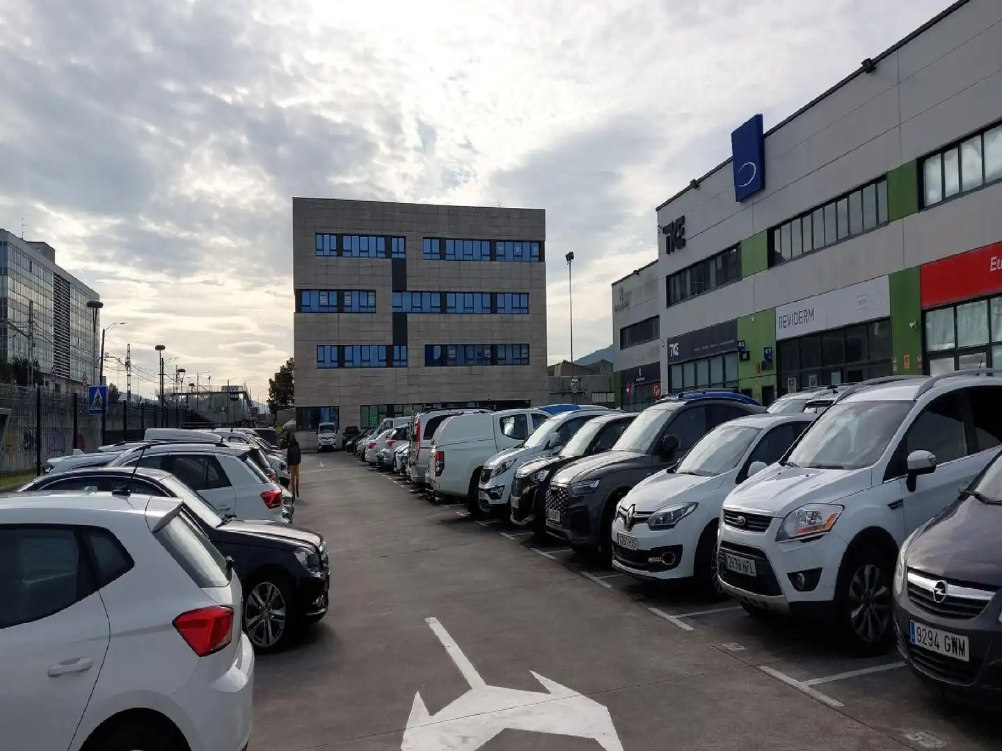 Parkplatz von Büro zum Verkauf in Derio