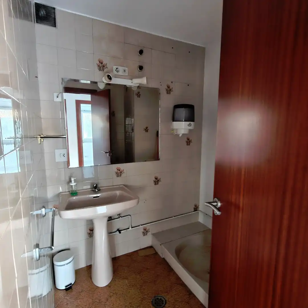 Baño de Oficina de alquiler en A Coruña Capital 