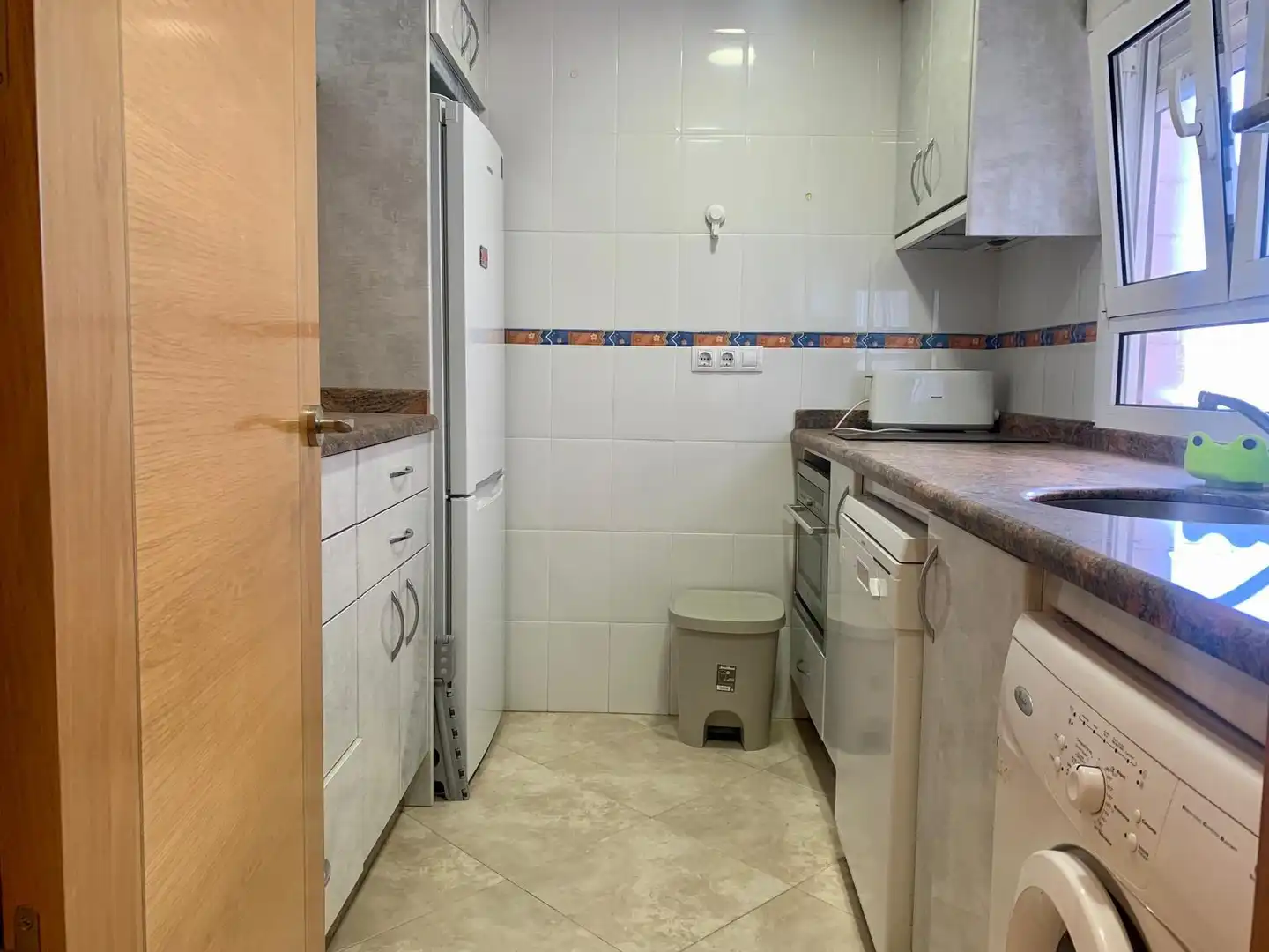 Cocina de Apartamento de alquiler en Alicante / Alacant con Terraza, Amueblado y Piscina comunitaria