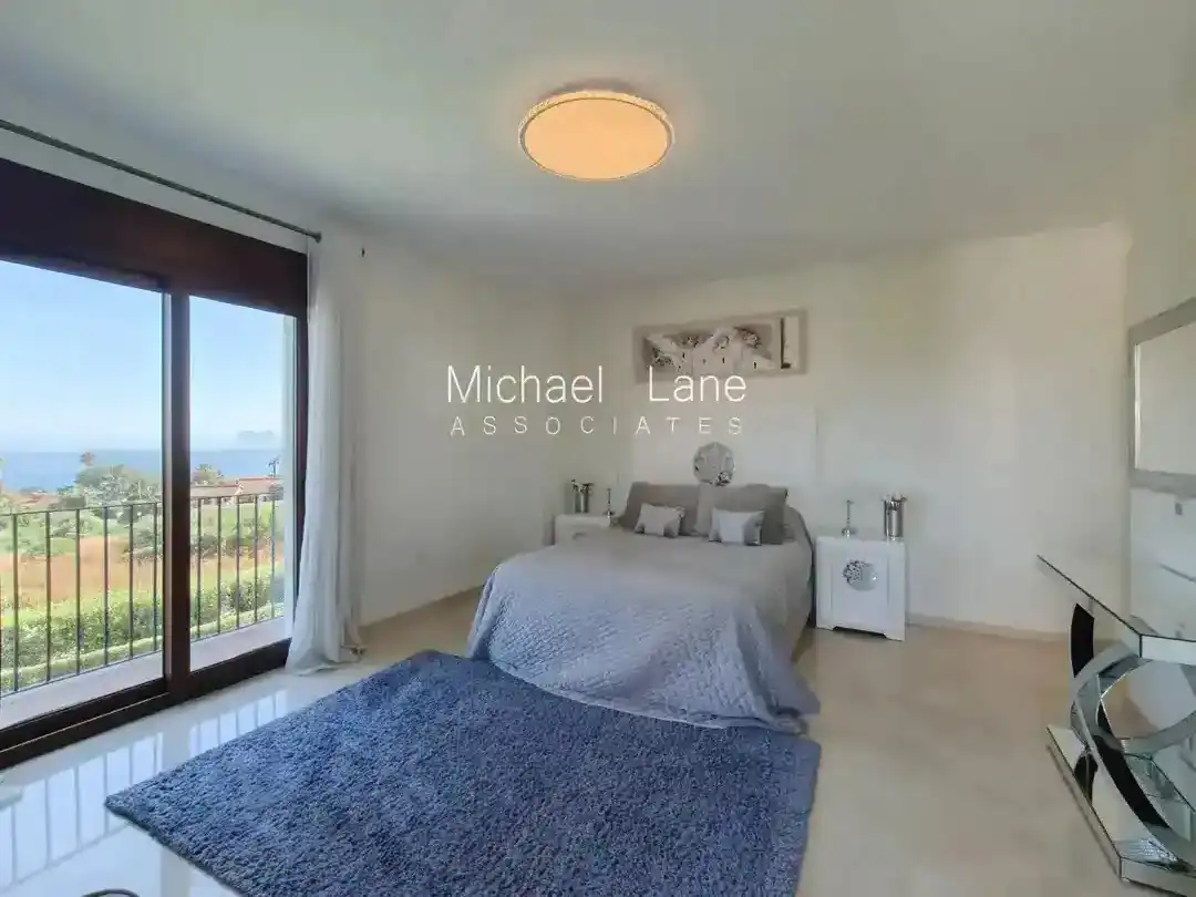 Bedroom of Houses for sale in Sotogrande  with Air Conditioner, Heating and Private garden