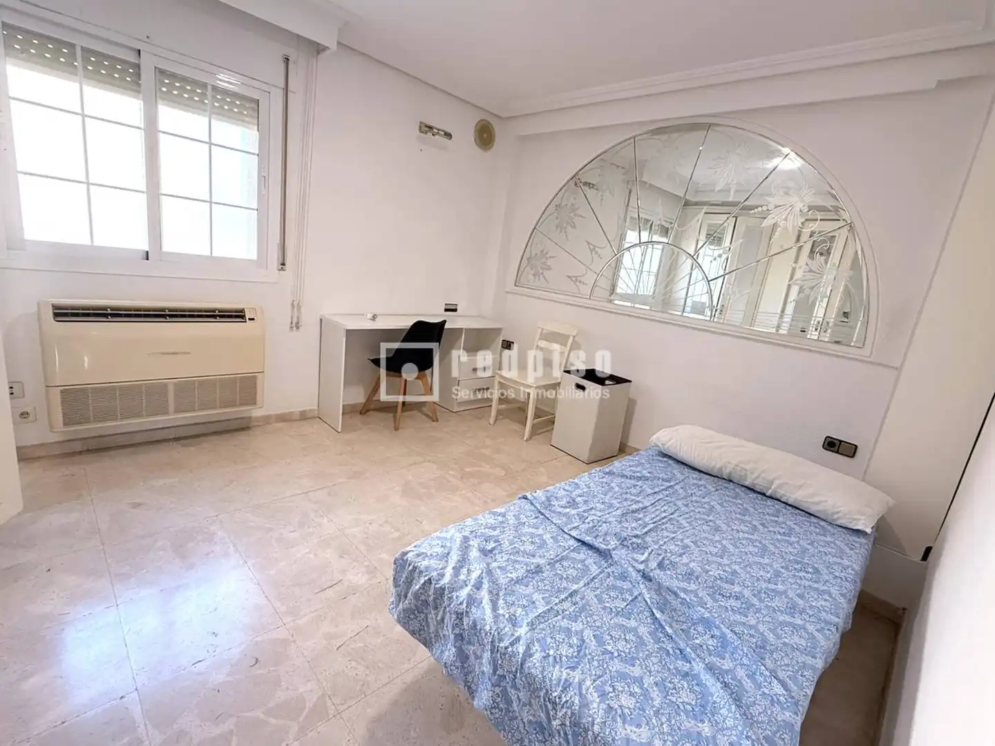 Flat for rent in Demóstenes, El Cónsul - Ciudad Universitaria - El Romeral