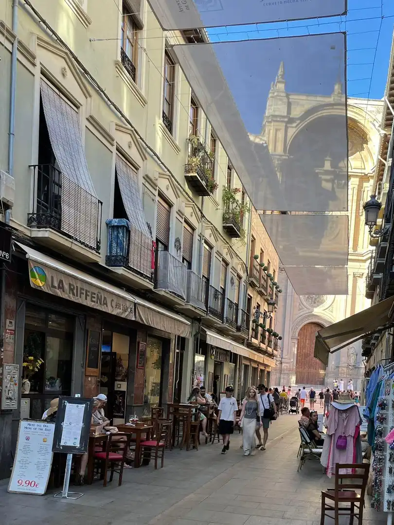 Vista exterior de Edificio en venta en Granada