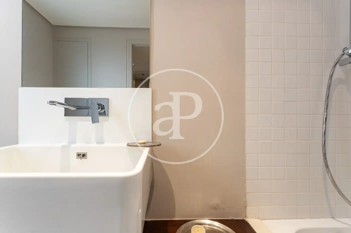 Baño de Piso de alquiler en Barcelona con Calefacción, Amueblado y Balcón