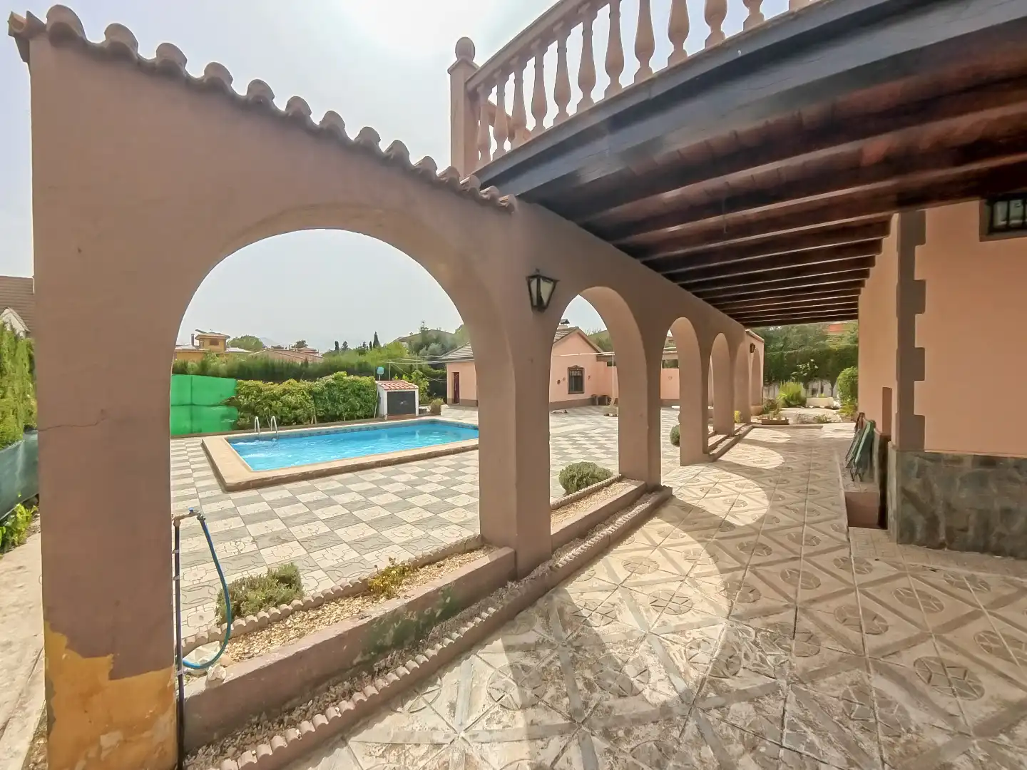 Vista exterior de Casa o xalet en venda en Villa de Otura amb Jardí privat, Terrassa i Piscina