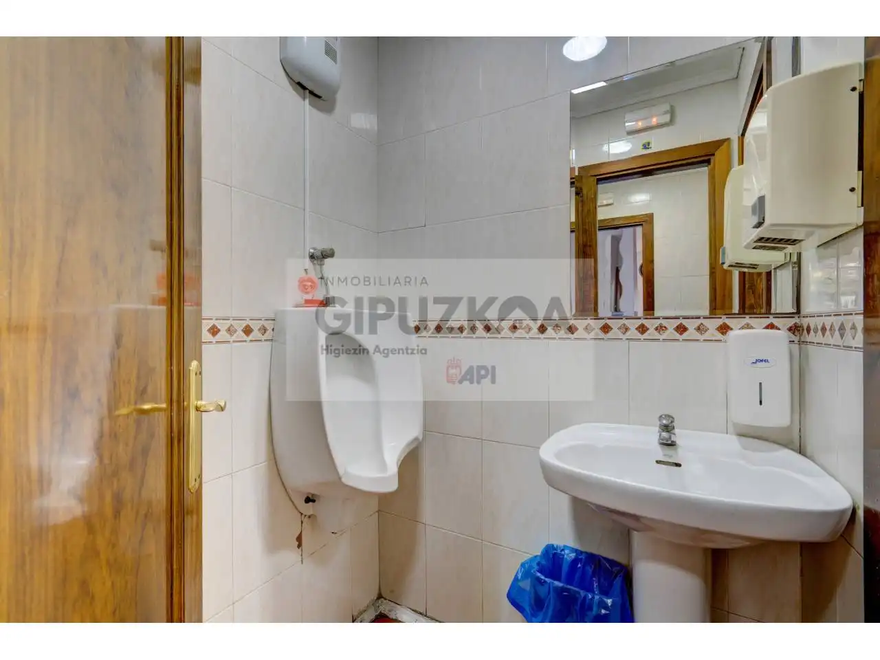 Bathroom of Commercial properties for rent in Deusto