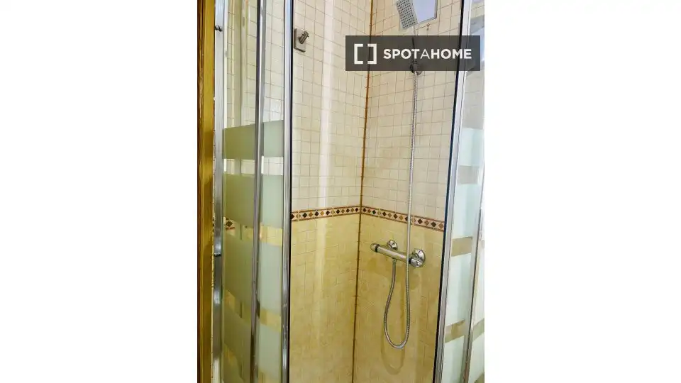 Baño de Piso de alquiler en Madrid con Aire acondicionado, Calefacción y Amueblado