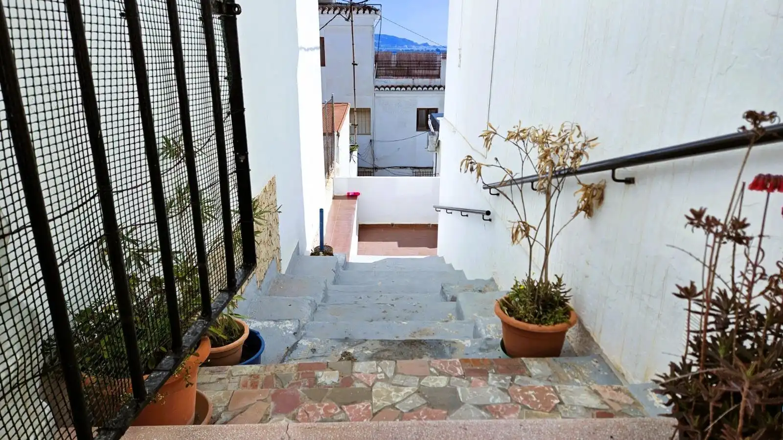 Vista exterior de Casa adosada en venda en Salobreña amb Terrassa