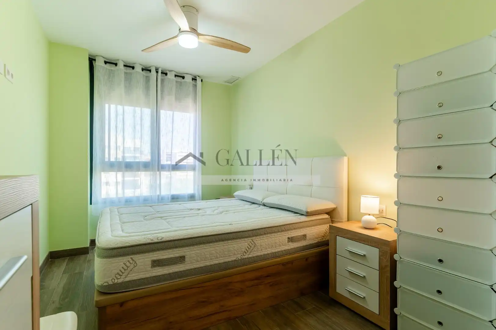 Habitación de Piso en venta en Castellón de la Plana / Castelló de la Plana con Aire acondicionado, Terraza y Trastero
