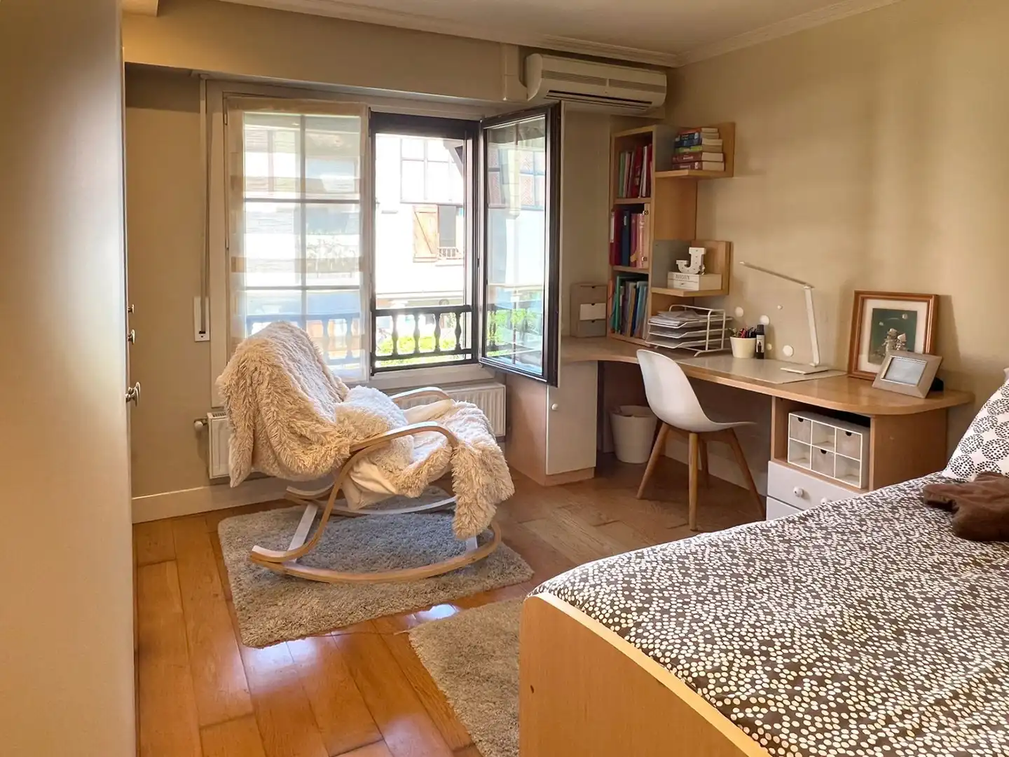 Habitación de Casa adosada en venta en Zarautz con Aire acondicionado, Calefacción y Jardín privado