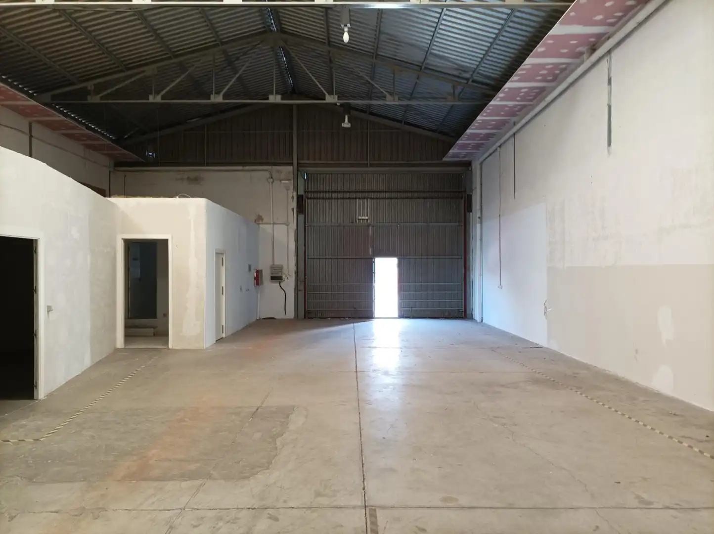 Fabrikhallen zur Miete in Calle Huelma, Renfe - Bulevar 1ª y 2ª Fase