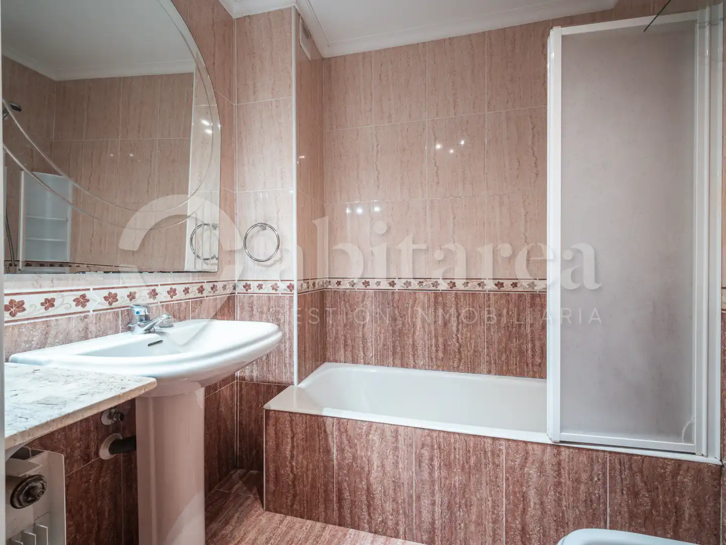 Baño de Piso en venta en El Astillero   con Calefacción, Parquet y Trastero