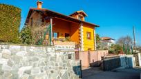 Außenansicht von Haus oder Chalet zum verkauf in San Vicente de la Barquera mit Terrasse und Balkon