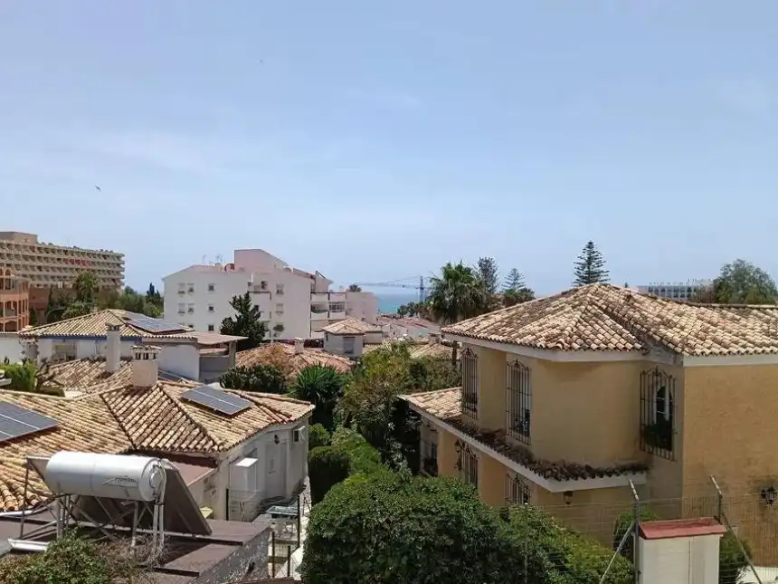 Adossat amb terrassa en venda a El Pinillo, imagen 2