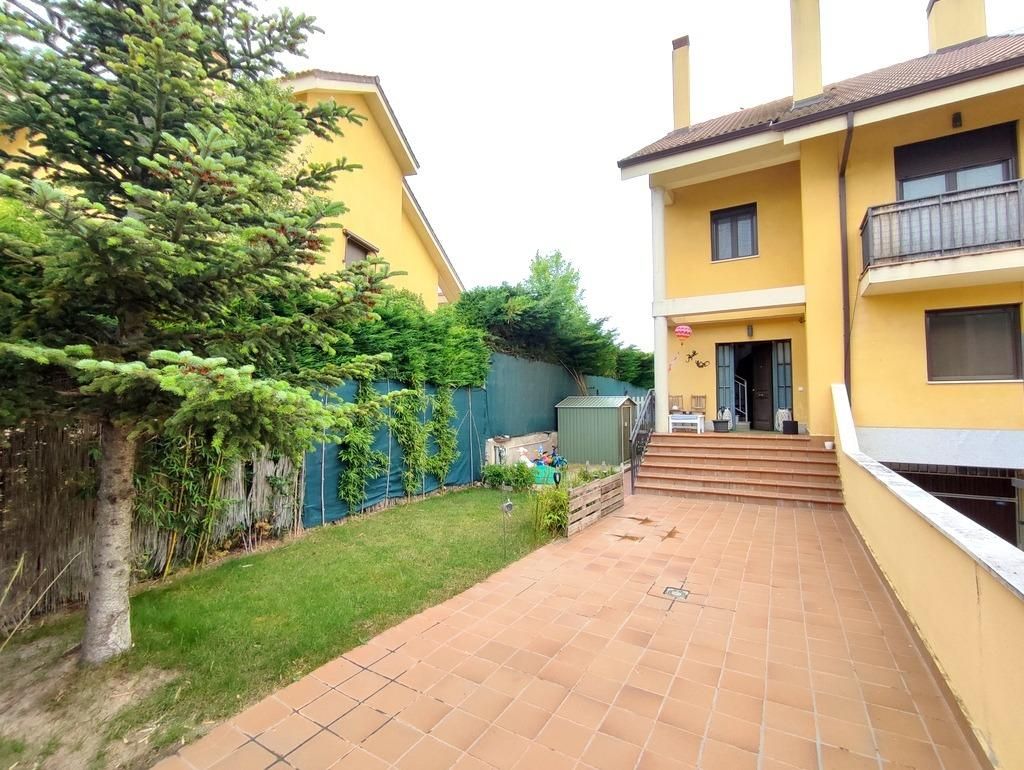 Garden of Single-family semi-detached for sale in Valladolid Capital  with Heating, Private garden and Parquet flooring