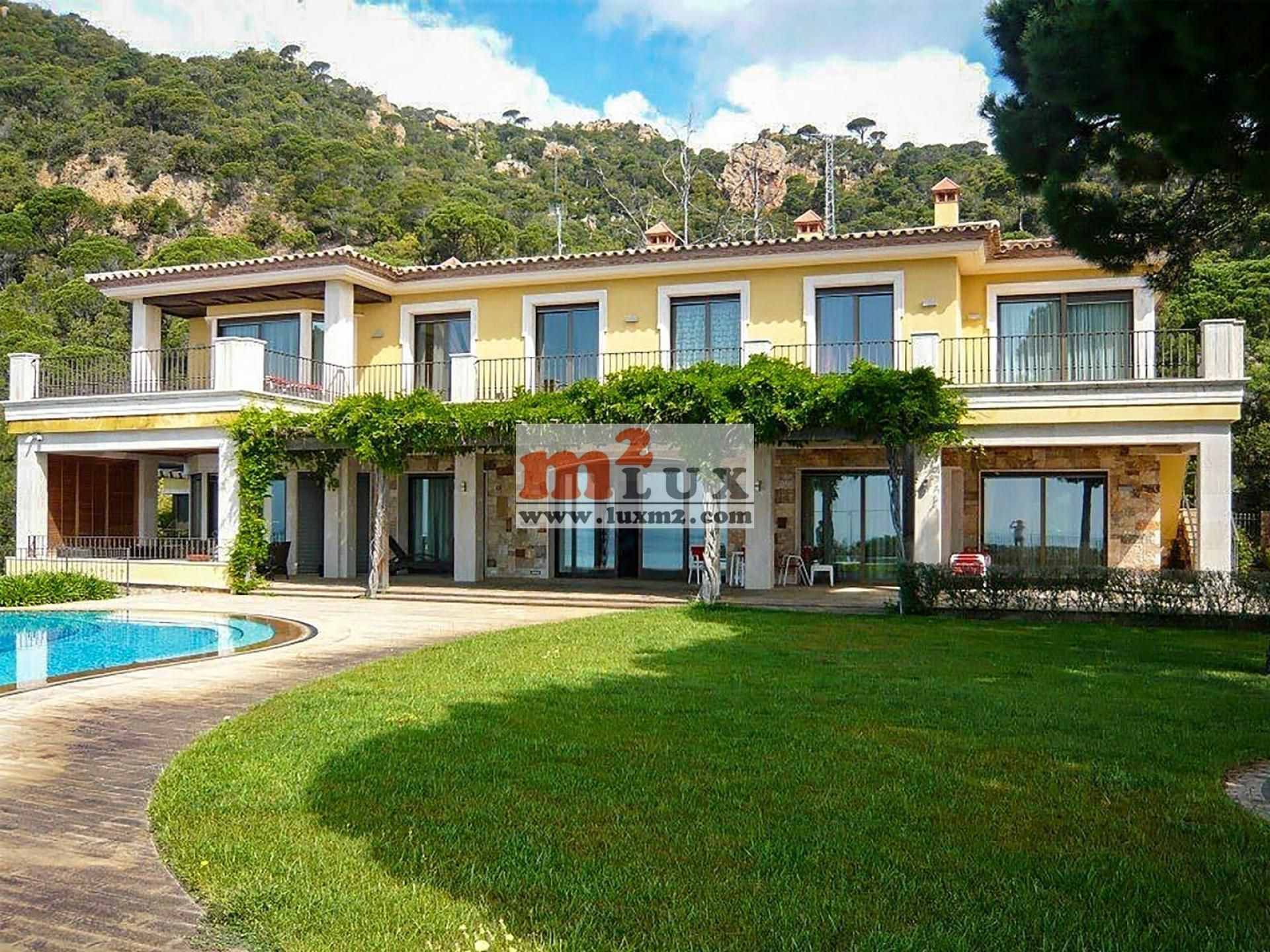 Vista exterior de Casa o xalet en venda en Sant Feliu de Guíxols amb Moblat, Forn i Microones