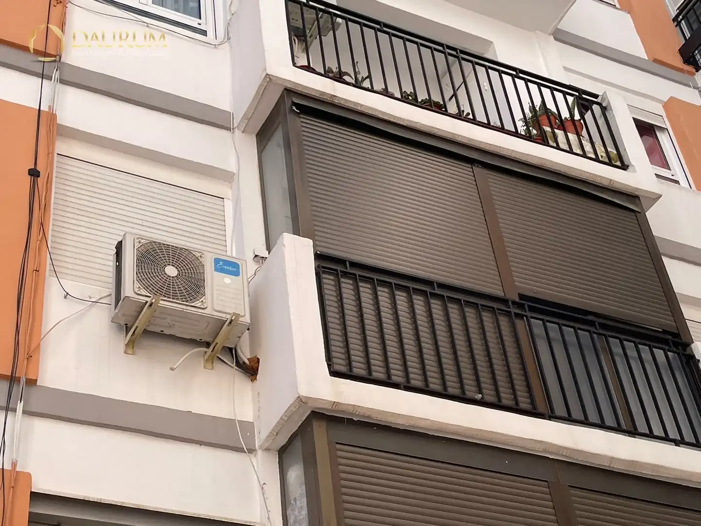 Vista exterior de Piso en venta en Xirivella con Aire acondicionado