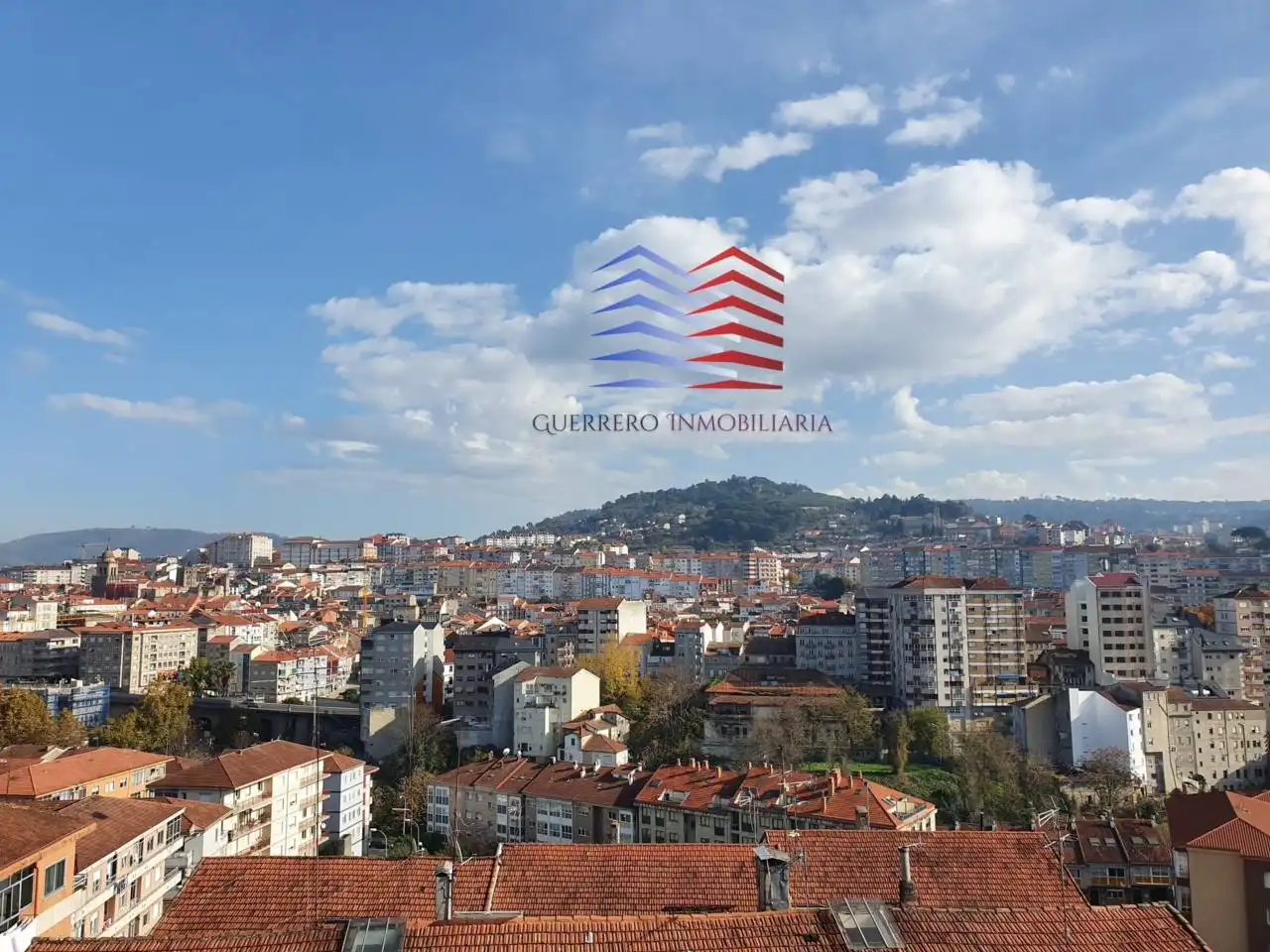 Außenansicht von Wohnung zur Miete in Ourense Capital  mit Heizung, Parkett und Terrasse