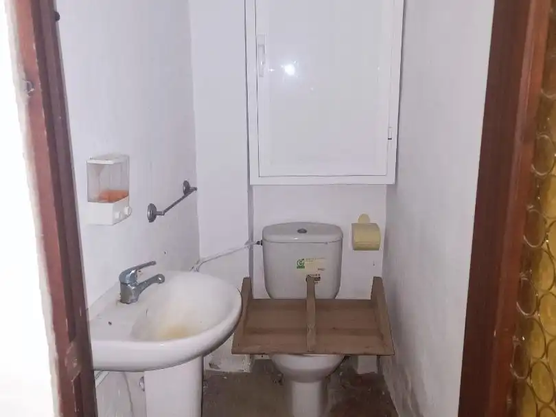Baño de Local en venta en Cuevas Bajas
