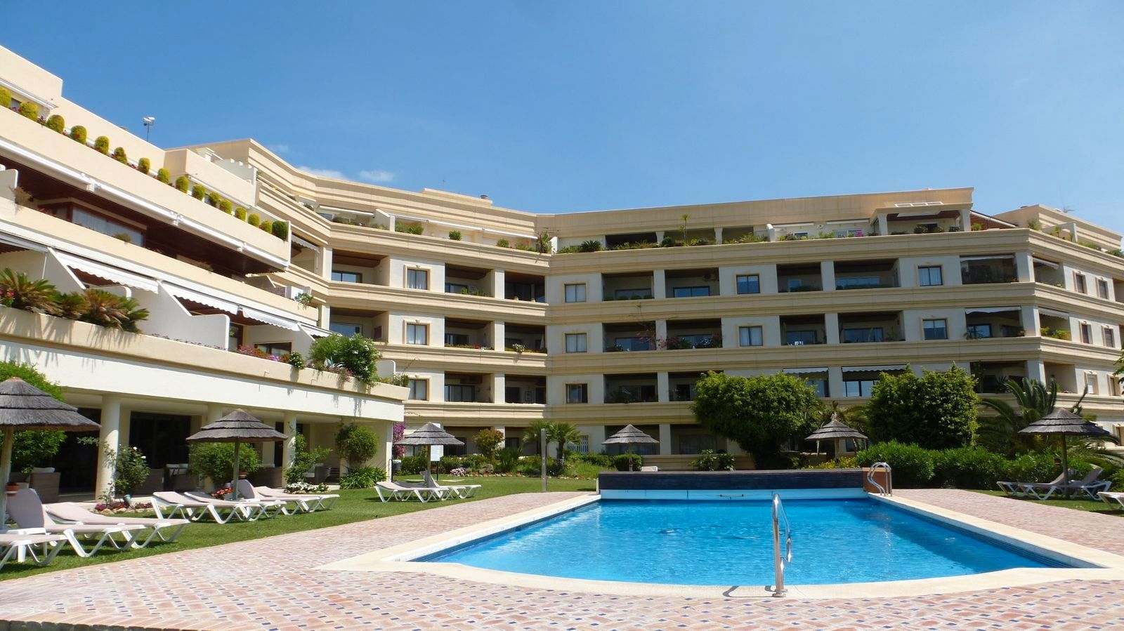 Piscina de Estudi en venda en Marbella amb Aire condicionat, Moblat i Piscina comunitària