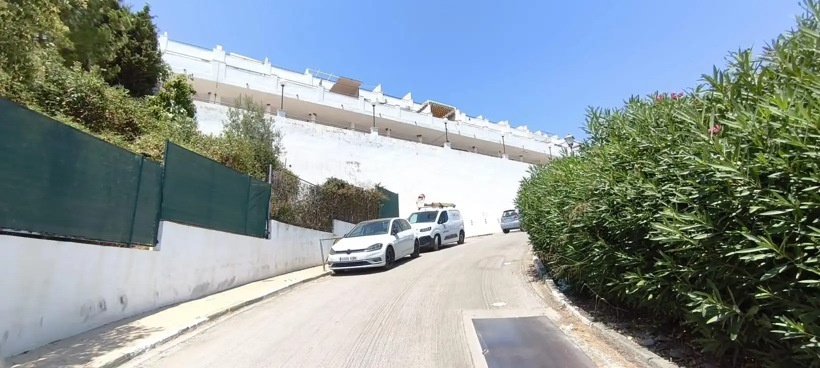 Vista exterior de Dúplex en venda en Estepona amb Jardí privat, Terrassa i Piscina comunitària