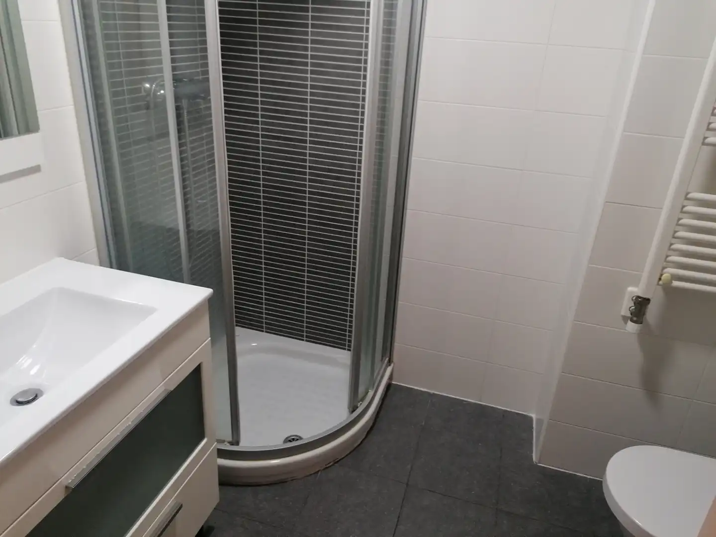 Bathroom of Flat for rent in Zaragoza  with Air Conditioner, Heating and Terrace