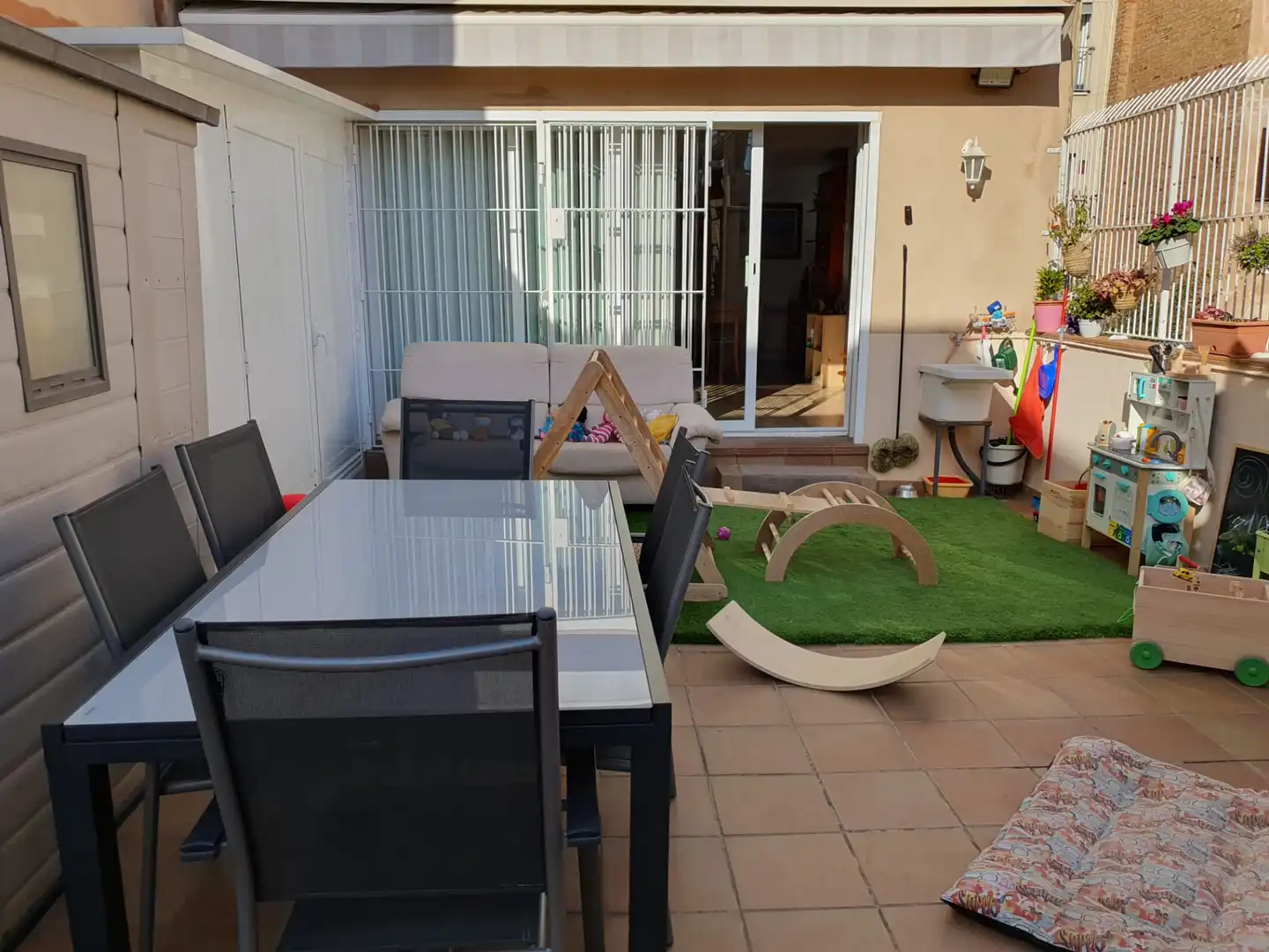 Houses for sale in Carrer de Pujós, 60, Collblanc