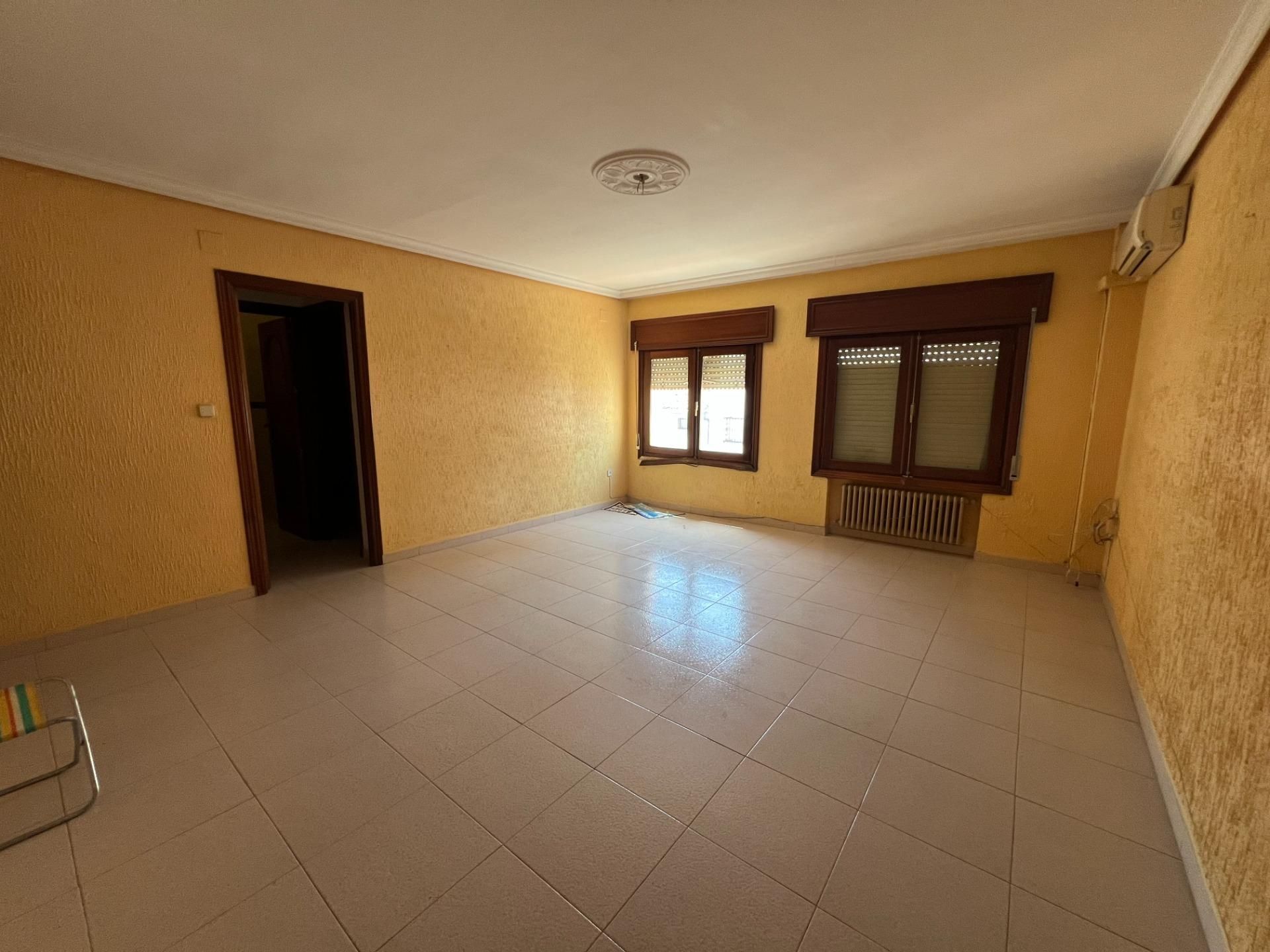 Sala d'estar de Apartament en venda en Almadén amb Aire condicionat, Calefacció i Terrassa