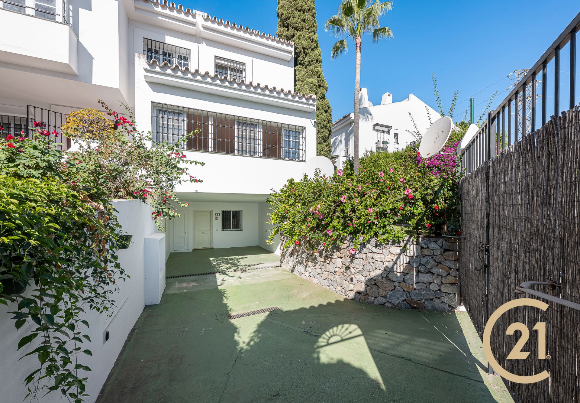 Jardín de Casa adosada en venta en Marbella con Aire acondicionado, Horno y Piscina comunitaria