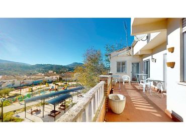 Casa rústica con balcón en venta en La Comarca