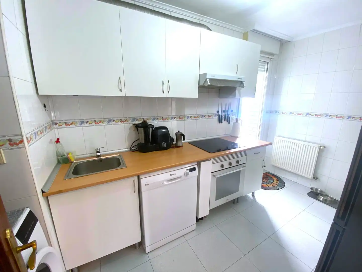 Küche von Dachboden zum Verkauf in Castro-Urdiales mit Heizung, Privatgarten und Parkett