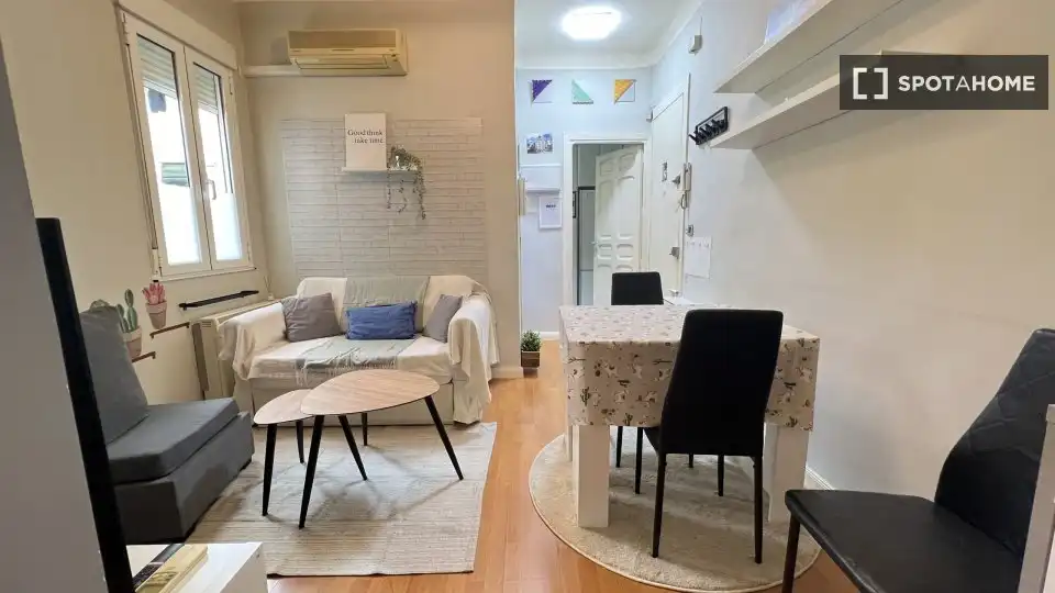 Sala de estar de Piso de alquiler en Madrid con Aire acondicionado, Calefacción y Amueblado