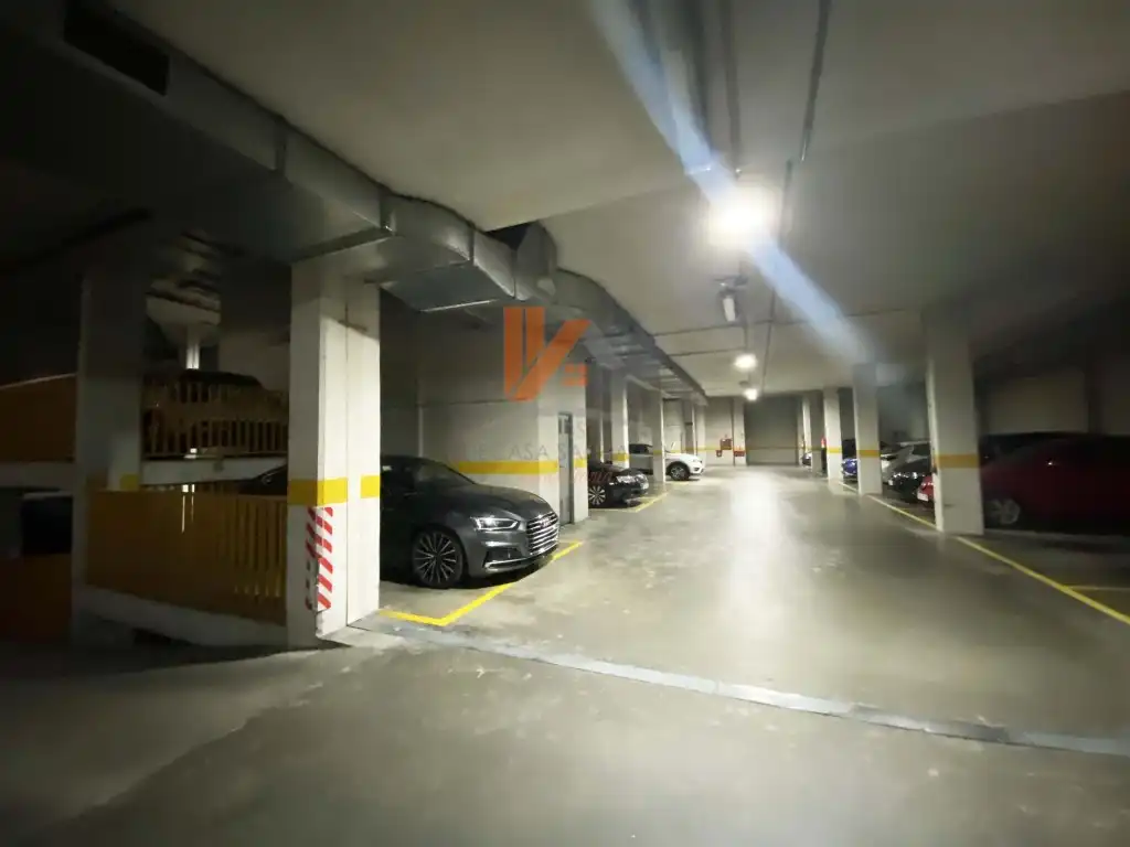 Parkplatz von Wohnung zum Verkauf in Ames mit Ofen